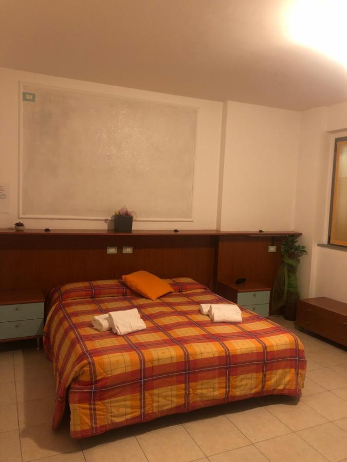 Albergo Ristorante Pomodoro Omegna Exterior foto